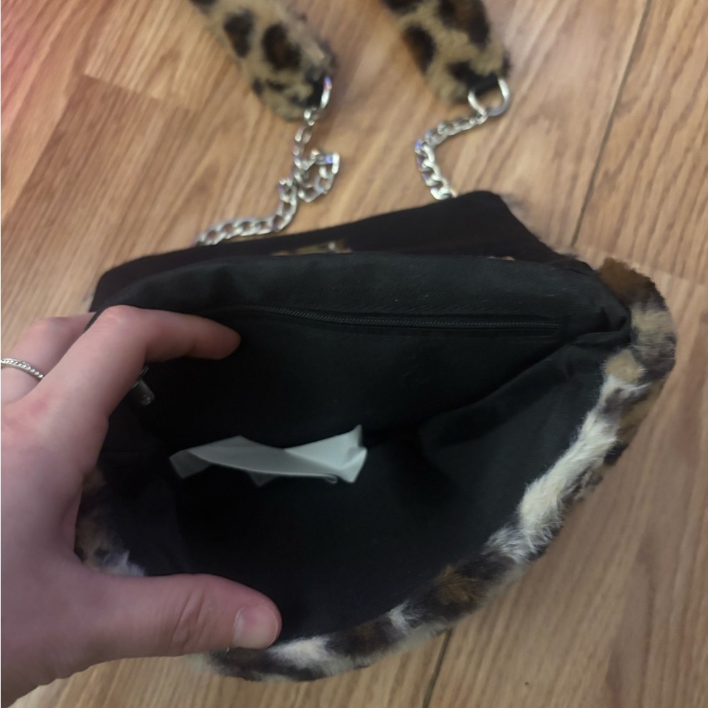 Leopard Print Faux Fur Crossbody Bag - Picture 5 of 5
